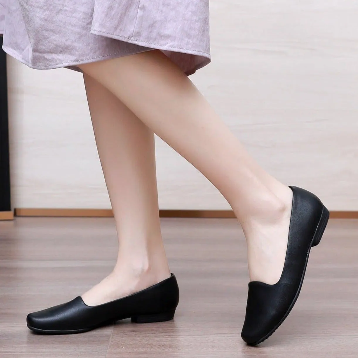 "Graceful Comfort with Black Ballet Flat Shoes" (250.132)